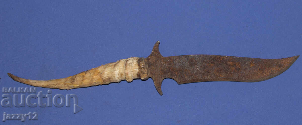 Cuțit de vânătoare solid, vechi, lucrat manual