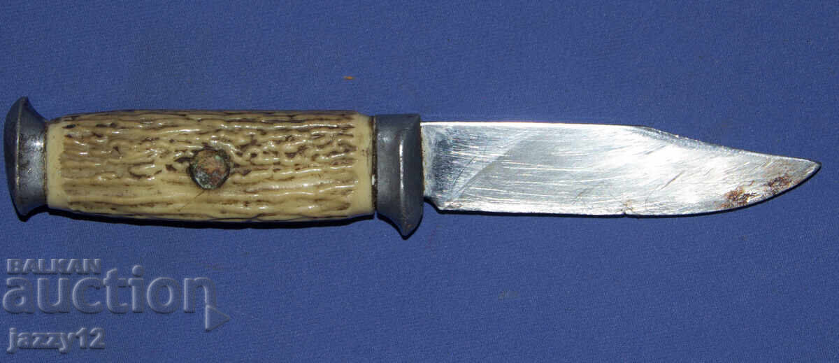 Old tourist/hunting knife with a horn handle with price 150.00 BGN | € 76.69 Old tourist/hunting knife with a horn handle with price 150.00 BGN | € 76.69