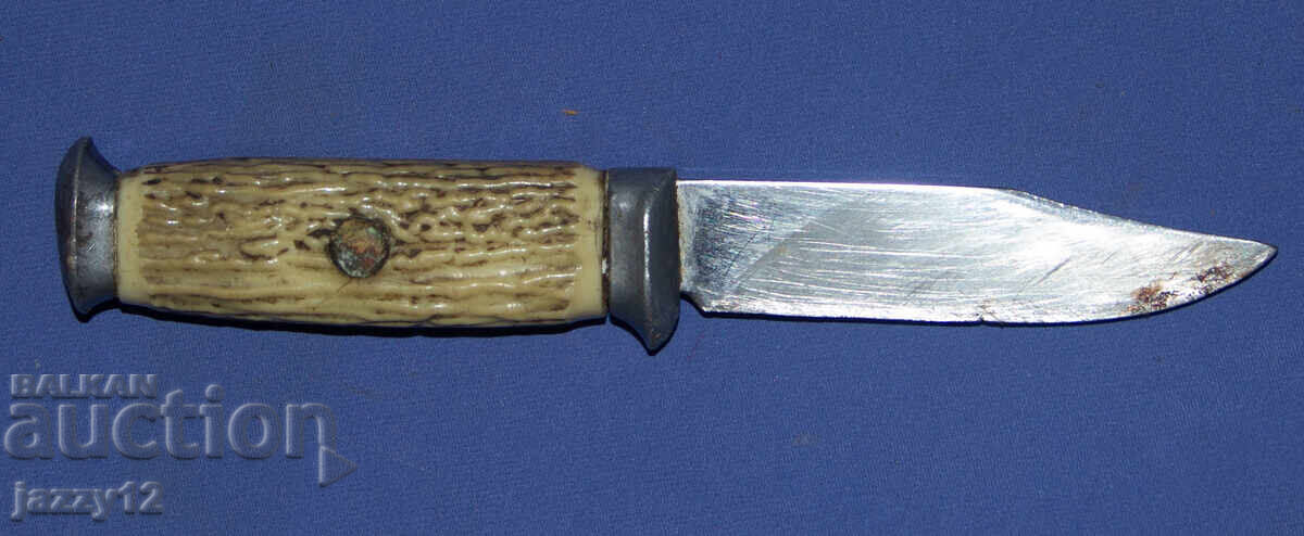 Old tourist/hunting knife with a horn handle Old tourist/hunting knife with a horn handle