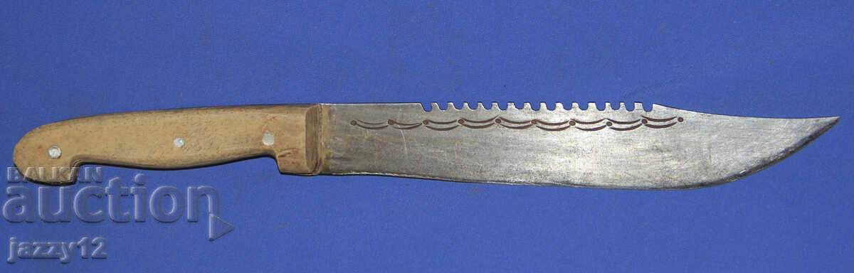 Στιβαρό χειροποίητο κυνηγετικό μαχαίρι με ξύλινη λαβή με τιμή 150.00 BGN | € 76.69 Στιβαρό χειροποίητο κυνηγετικό μαχαίρι με ξύλινη λαβή με τιμή 150.00 BGN | € 76.69