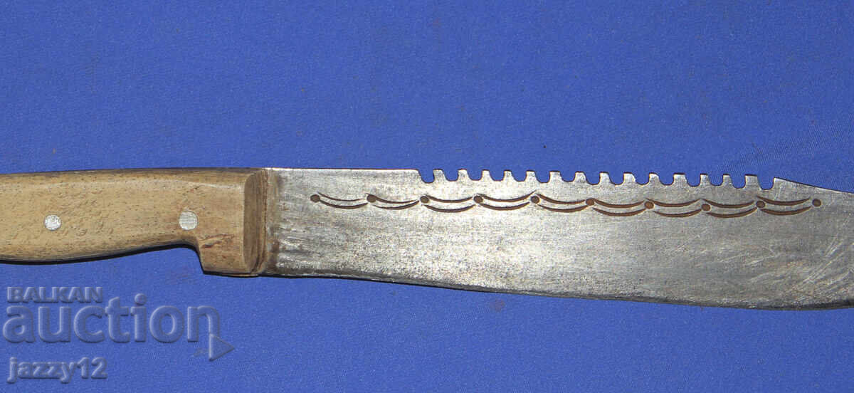 Παράδοση Στιβαρό χειροποίητο κυνηγετικό μαχαίρι με ξύλινη λαβή Παράδοση Στιβαρό χειροποίητο κυνηγετικό μαχαίρι με ξύλινη λαβή