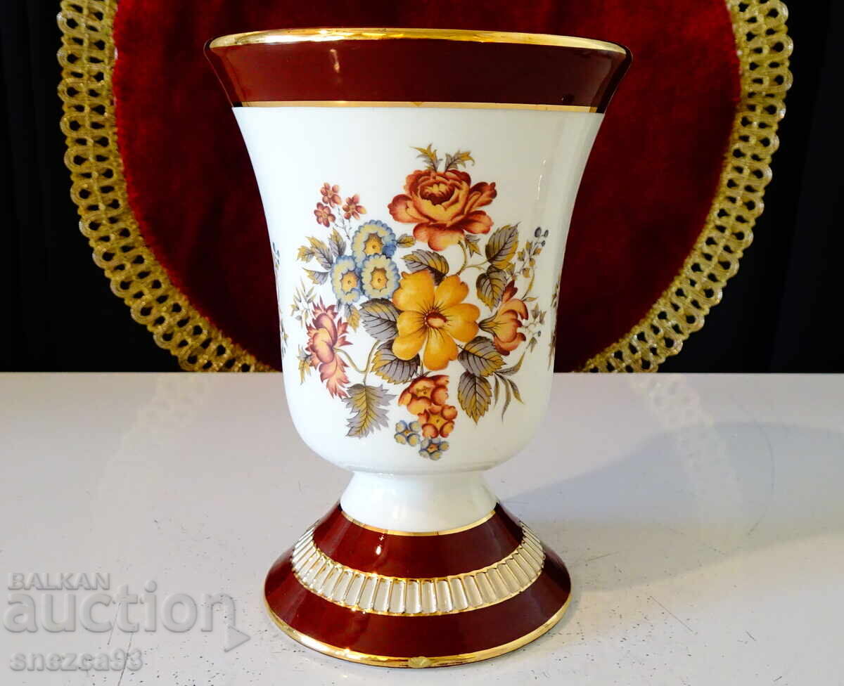 Licitație Vază din porțelan german PK Klaus Cutik, aur, flori Licitație Vază din porțelan german PK Klaus Cutik, aur, flori