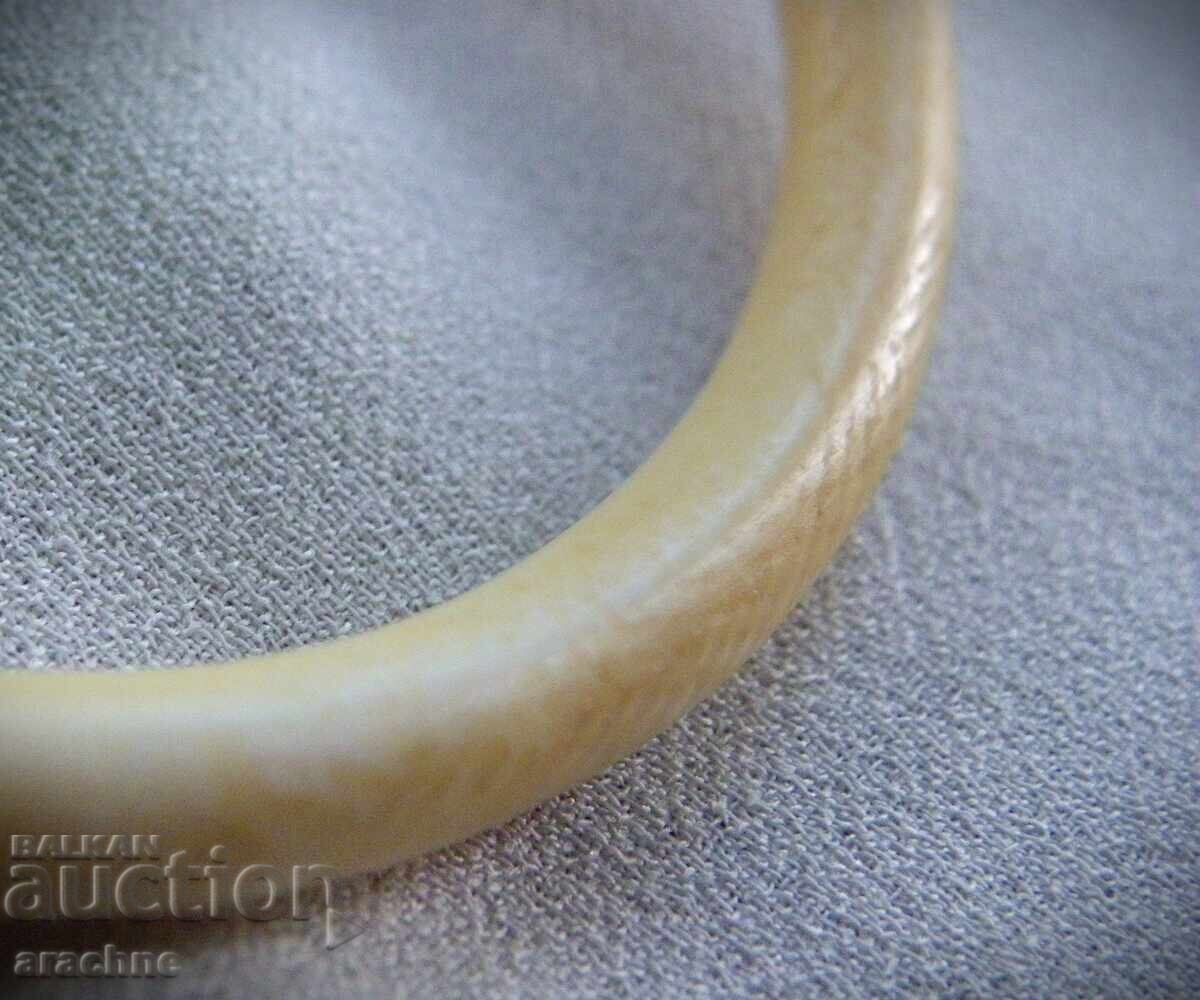 Аукцион Гривна от слонова кост Аукцион Гривна от слонова кост