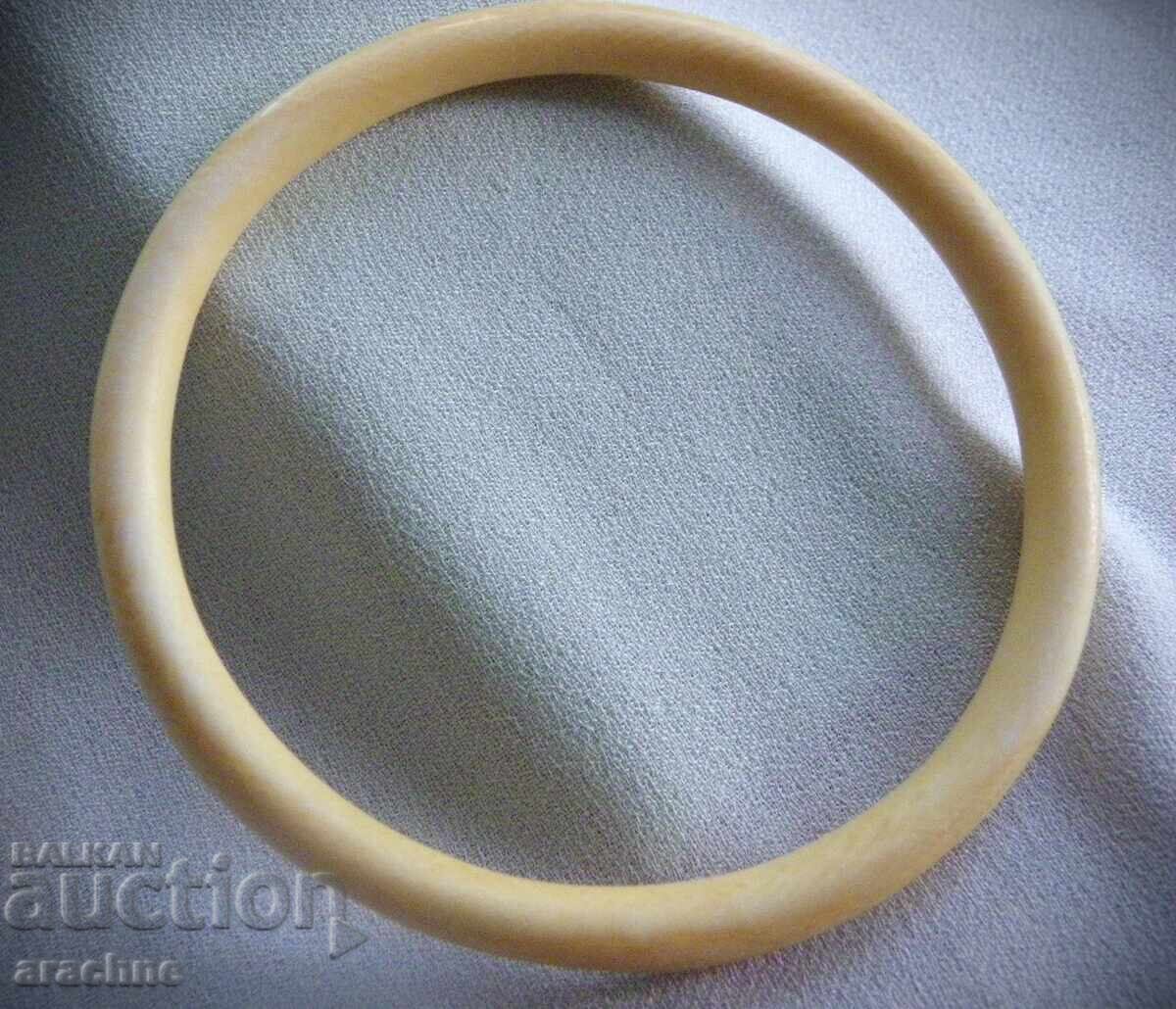 Гривна от слонова кост Гривна от слонова кост