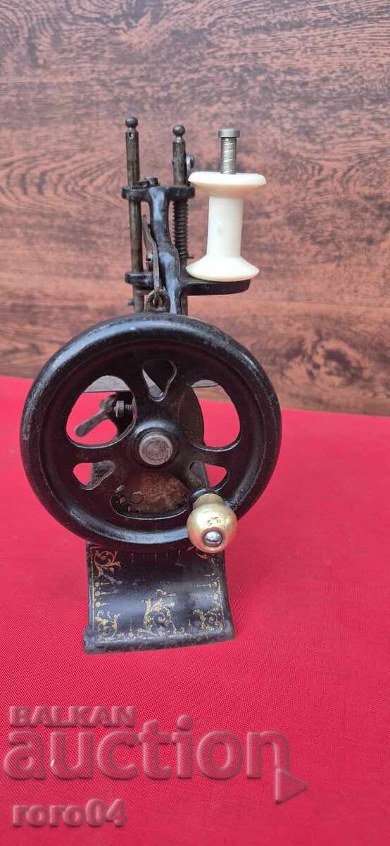 SEWING MACHINE - MINION - EXCELLENT - WORKING with price 137.00 BGN | € 70.05