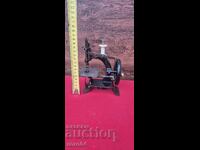 ШЕВНА МАШИНА - МИНЬОН - ОТЛИЧНА - ДЕЙСТВАЩА