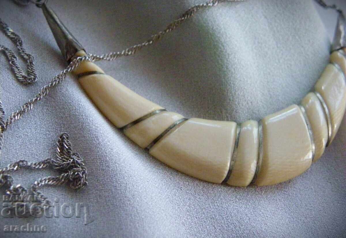 Κολιέ από ελεφαντόδοντο και ασήμι με τιμή 130.00 BGN | € 66.47 Κολιέ από ελεφαντόδοντο και ασήμι με τιμή 130.00 BGN | € 66.47