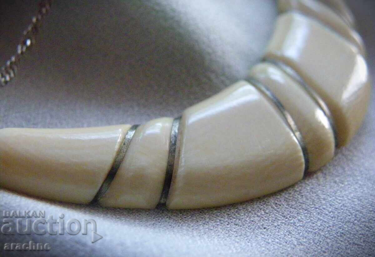 Δημοπρασία Κολιέ από ελεφαντόδοντο και ασήμι Δημοπρασία Κολιέ από ελεφαντόδοντο και ασήμι