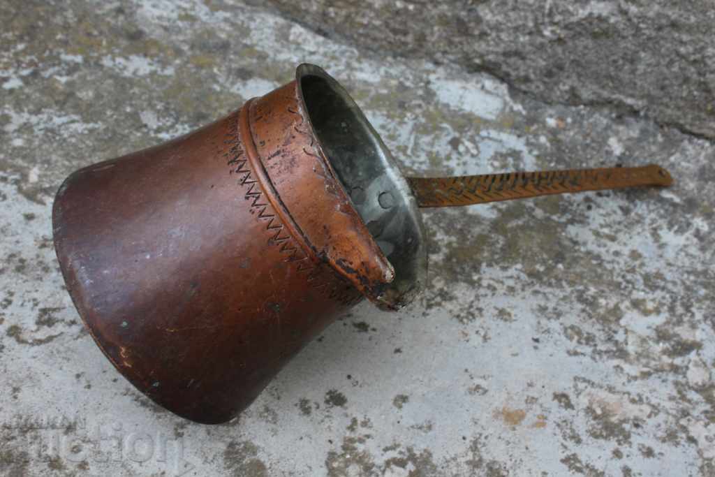 A VERY LARGE OLD COPPER COFFEE POT, COPPER COFFEE MAKER, COPPER - 5 A VERY LARGE OLD COPPER COFFEE POT, COPPER COFFEE MAKER, COPPER - 5