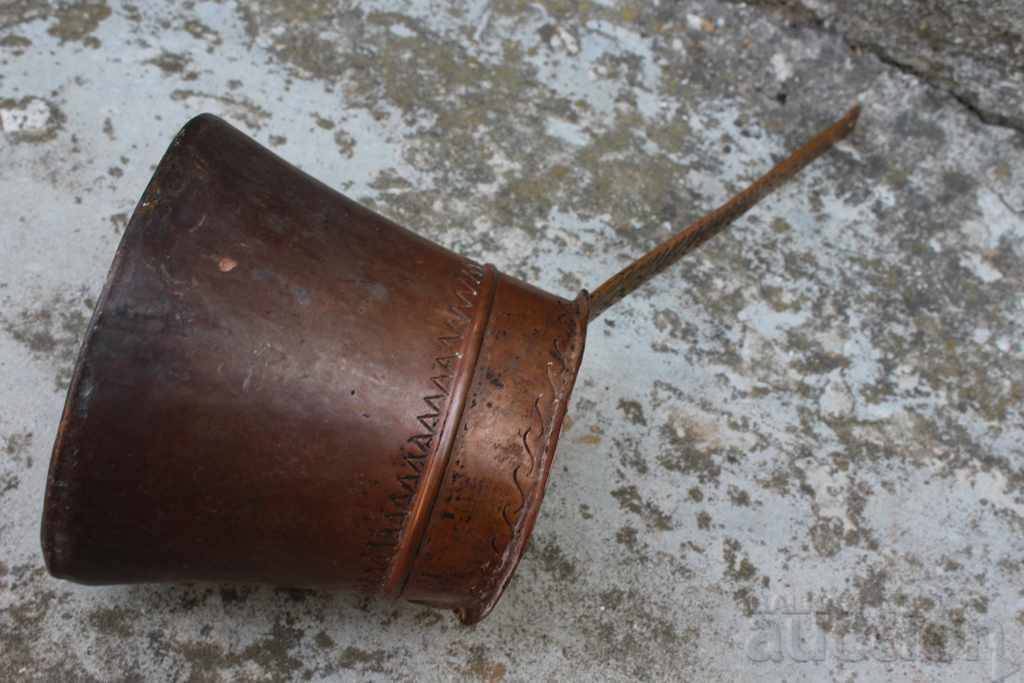 A VERY LARGE OLD COPPER COFFEE POT, COPPER COFFEE MAKER, COPPER - 6 A VERY LARGE OLD COPPER COFFEE POT, COPPER COFFEE MAKER, COPPER - 6