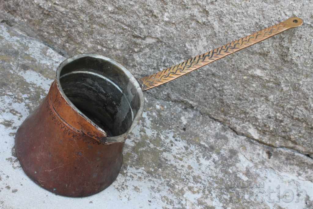 A VERY LARGE OLD COPPER COFFEE POT, COPPER COFFEE MAKER, COPPER A VERY LARGE OLD COPPER COFFEE POT, COPPER COFFEE MAKER, COPPER