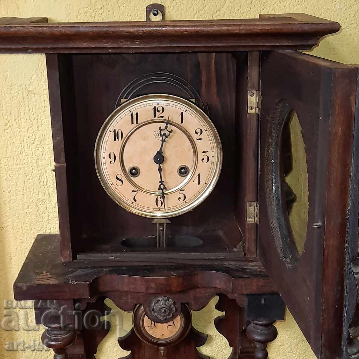 Delivery of Antique working wall clock Delivery of Antique working wall clock
