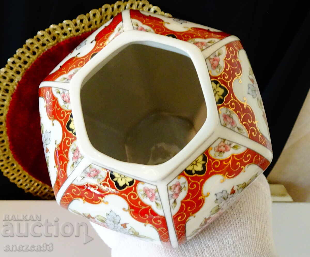 Auction  Urn, vase, jar Japanese porcelain Eiwa Kinsei, gold, birds