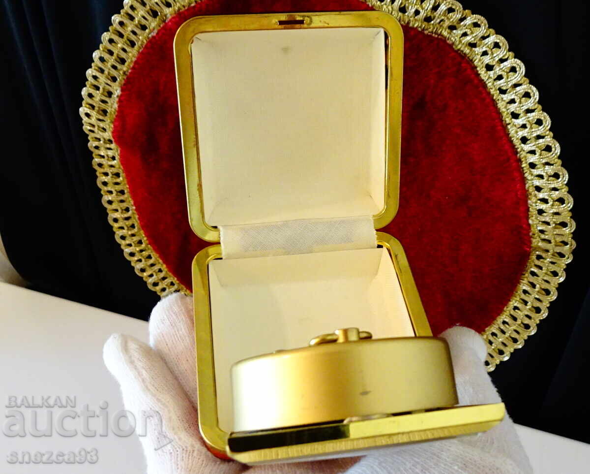 Παράδοση Ευρωπαϊκό μηχανικό επιτραπέζιο ρολόι ξυπνητήρι, ρουμπίνια, δέρμα