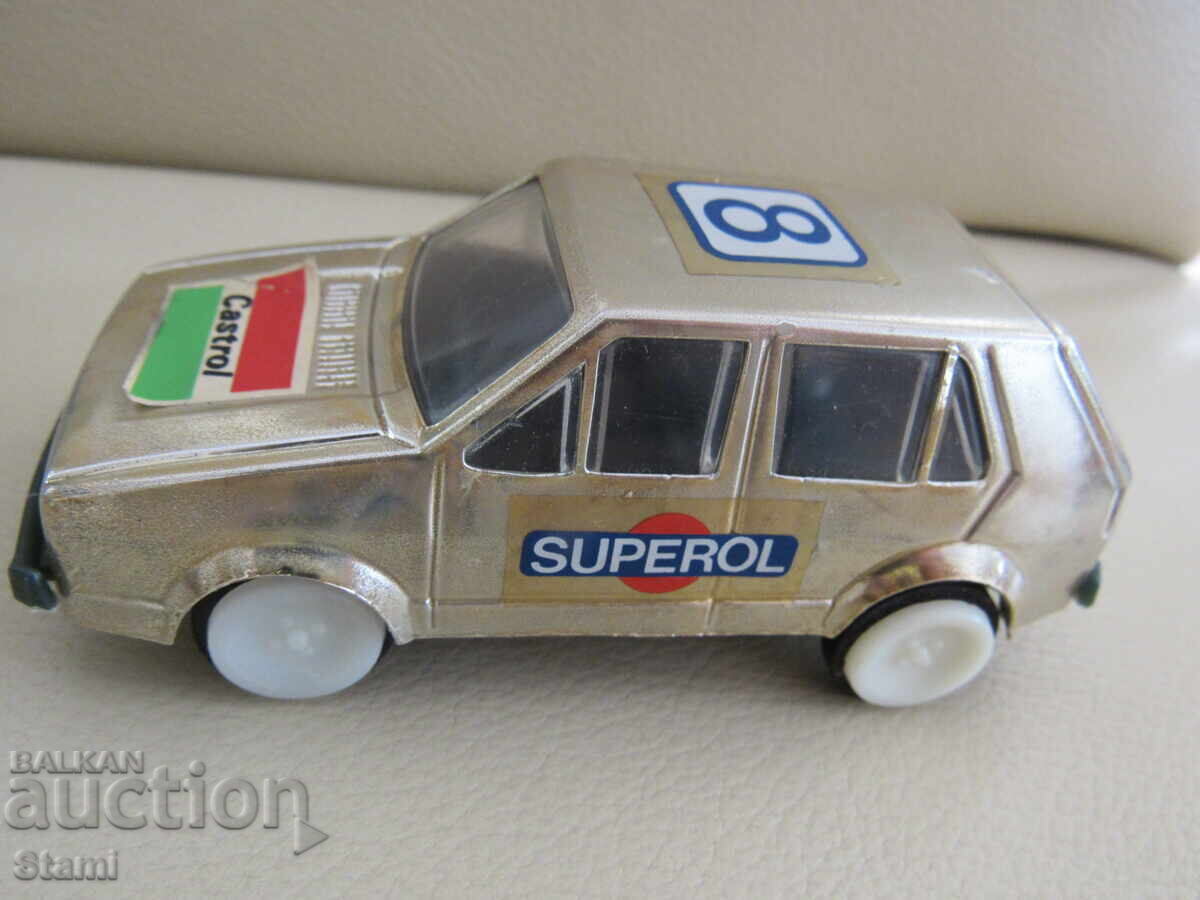 Δημοπρασία Συλλεκτικό αυτοκινητάκι από την εποχή του σοσιαλισμού