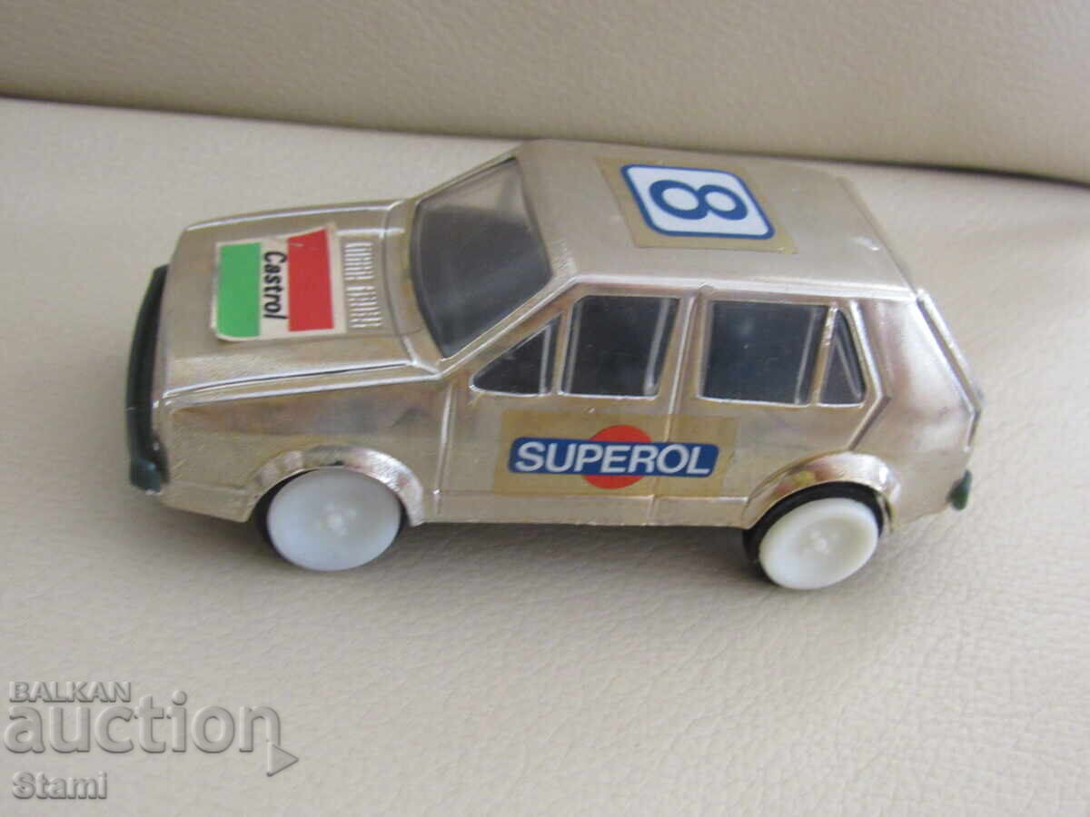 Συλλεκτικό αυτοκινητάκι από την εποχή του σοσιαλισμού