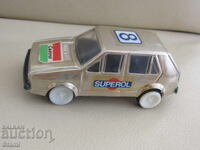 Mașinuță de colecție din perioada comunistă