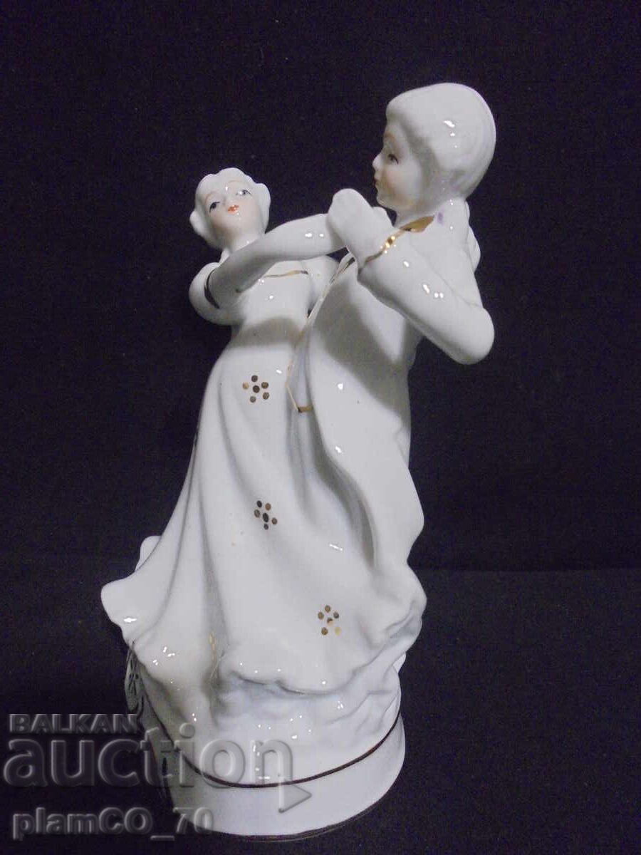№8277 Collectible porcelain figure - dancing couple with price 25.00 BGN | € 12.78