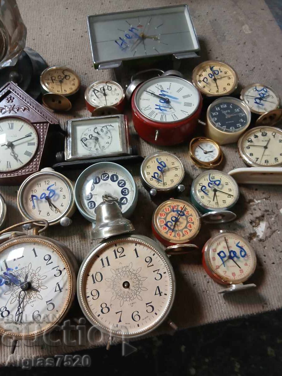 Auction Lot of 36 mechanical alarm clocks Auction Lot of 36 mechanical alarm clocks