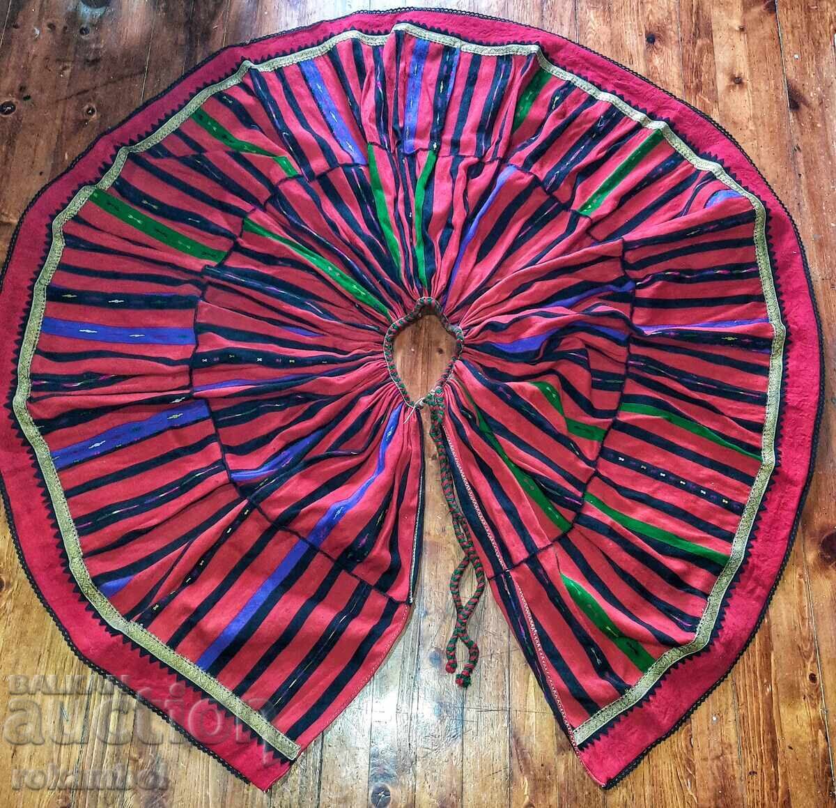 Authentic woolen rug and apron with price 900.00 BGN | € 460.16