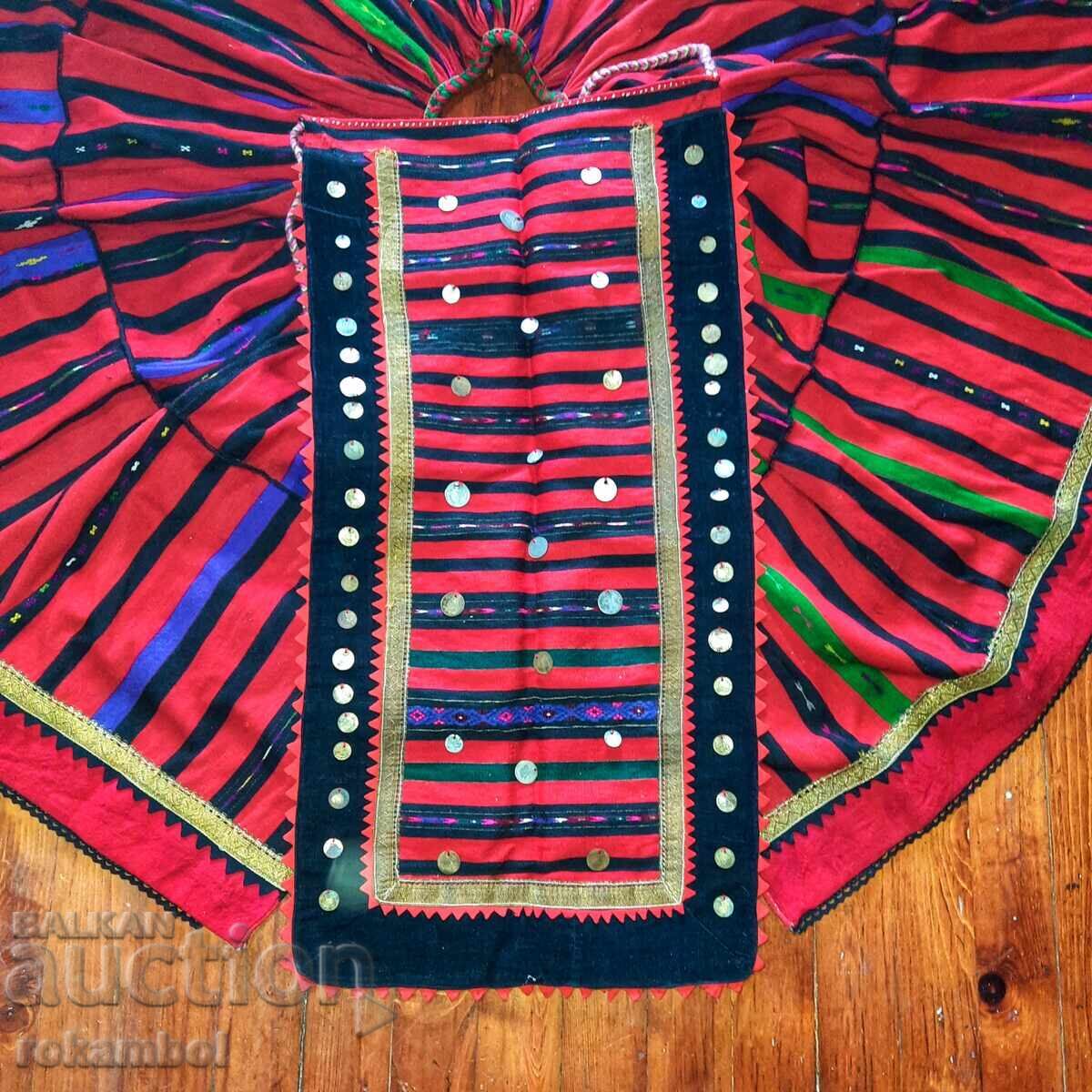 Delivery of Authentic woolen rug and apron