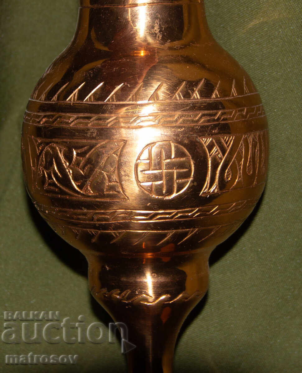 Livrarea Vază solidă din cupru, lucrată manual