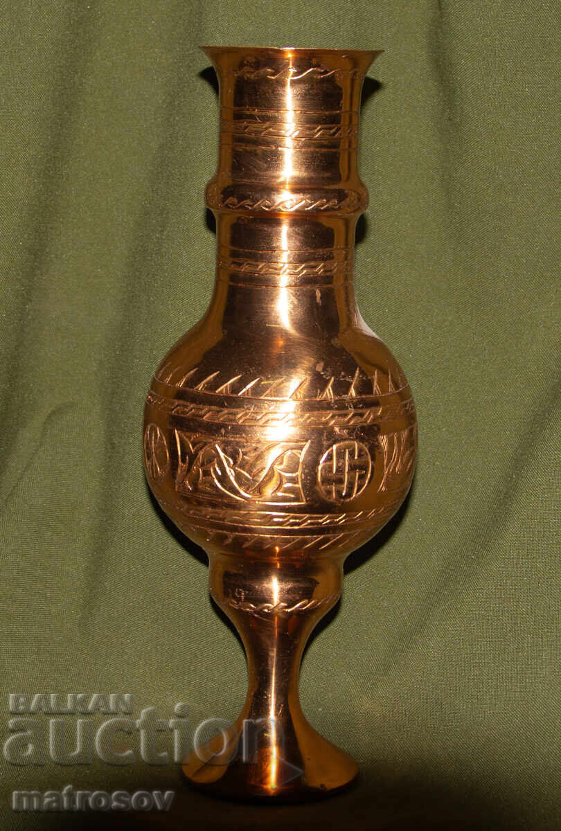 Vază solidă din cupru, lucrată manual