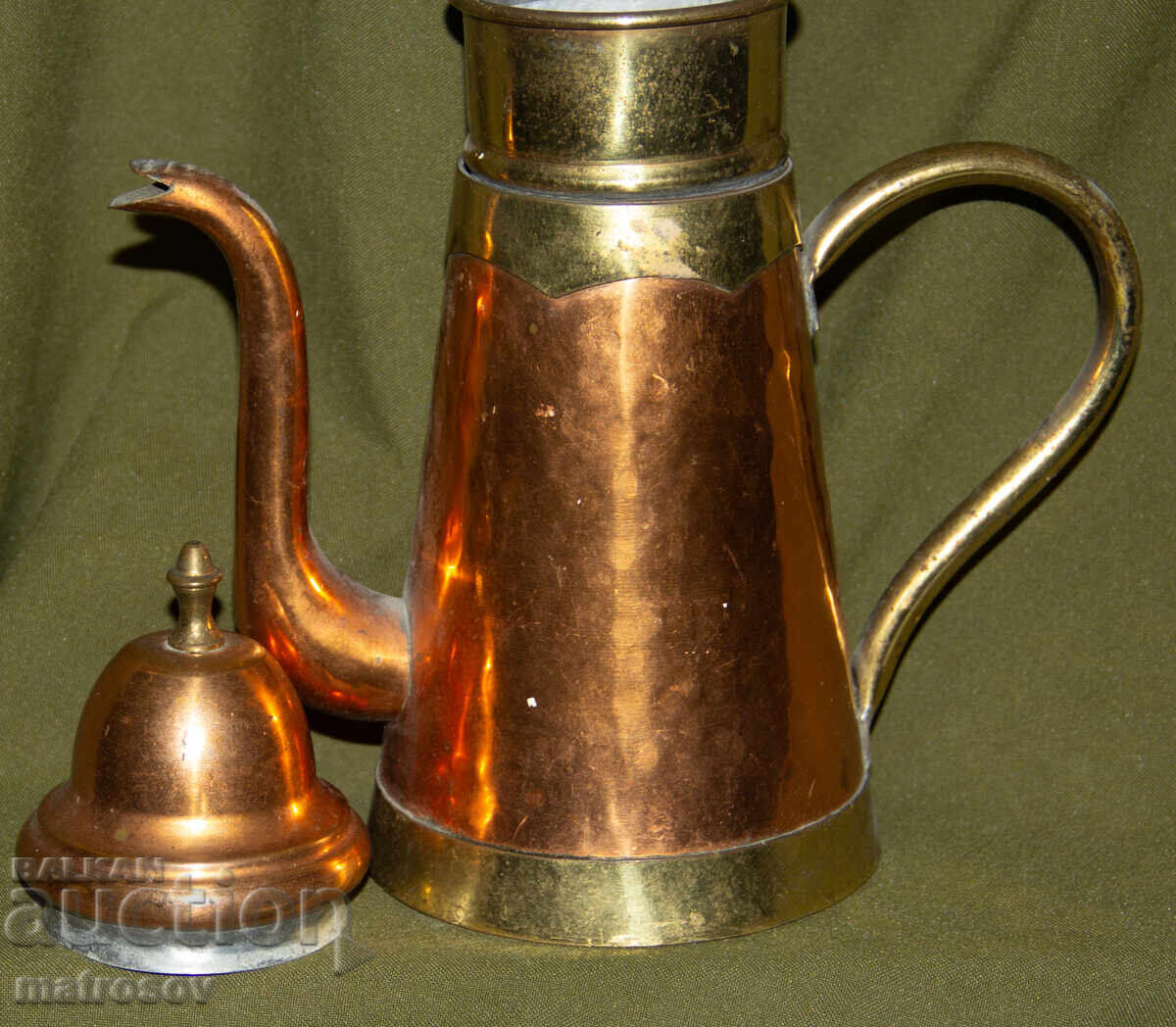 Livrarea Ceainic solid din cupru, lucrat manual