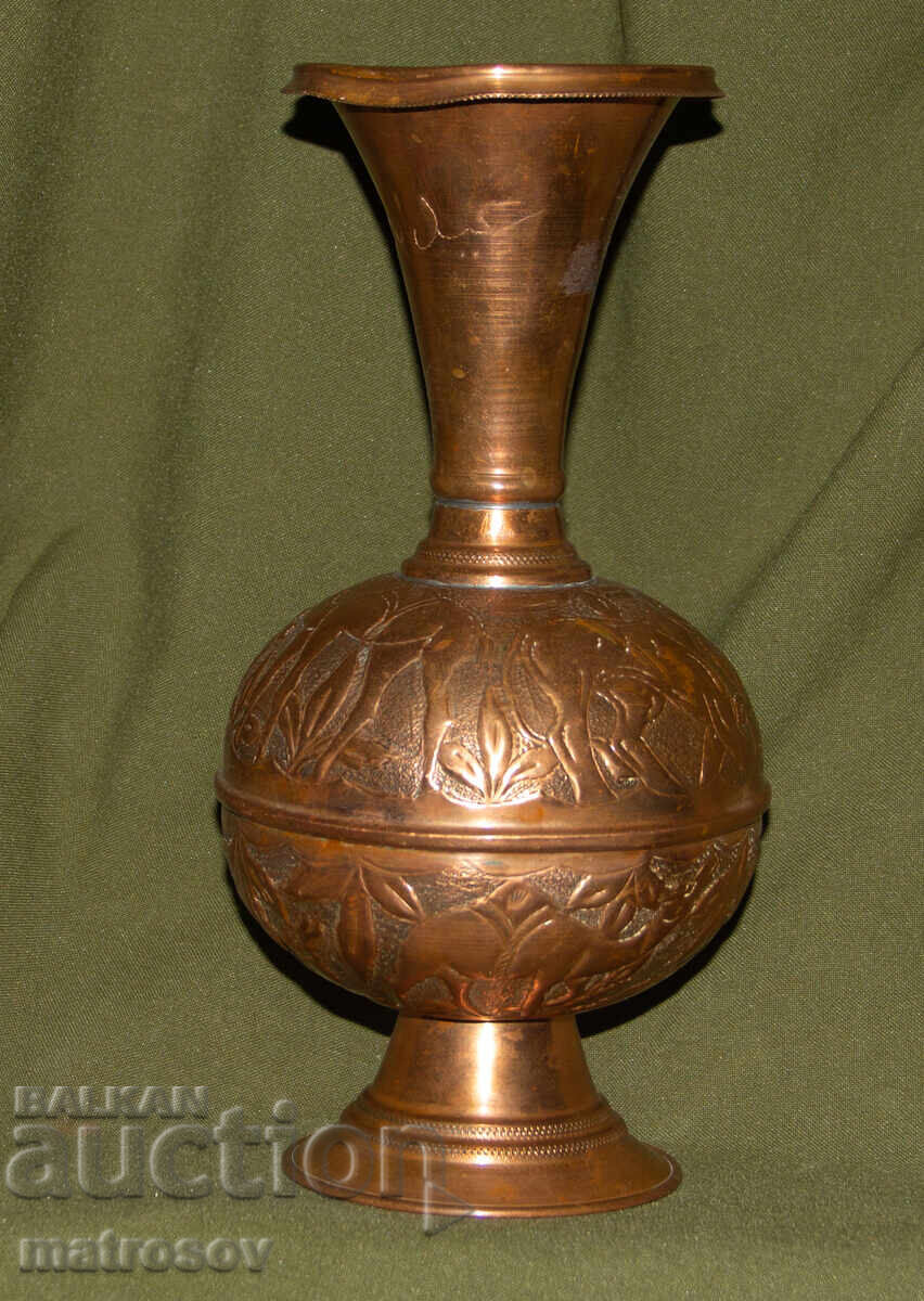 Vază de cupru lucrată manual cu preț 220.00 BGN | € 112.48