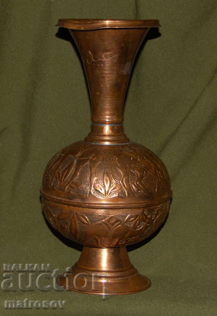 Vază de cupru lucrată manual