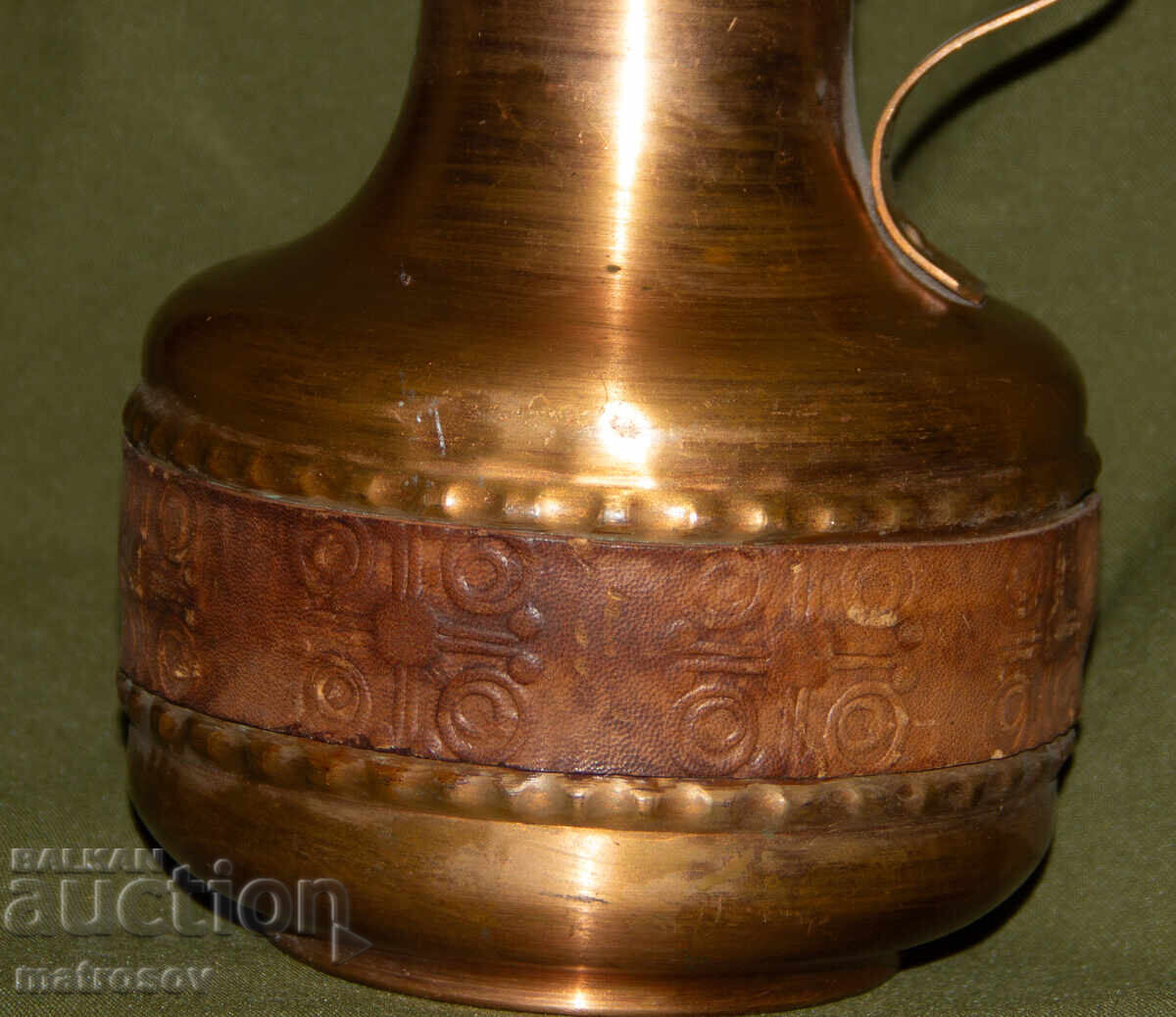 Cană solidă din cupru, lucrată manual cu preț 160.00 BGN | € 81.81