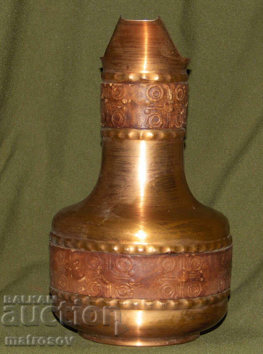 Licitație Cană solidă din cupru, lucrată manual