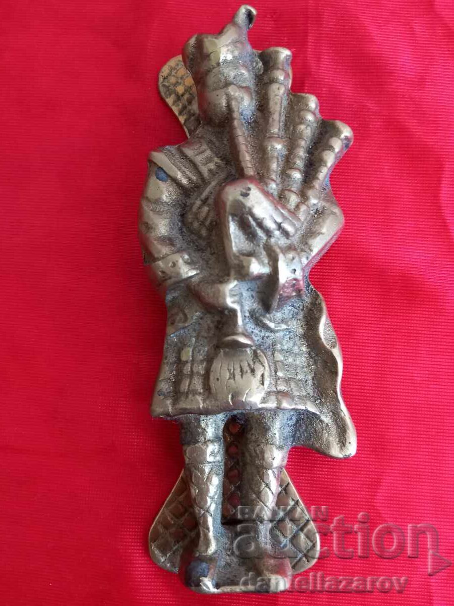 Găină scoțiană cu ciocan de ușă din bronz vechi