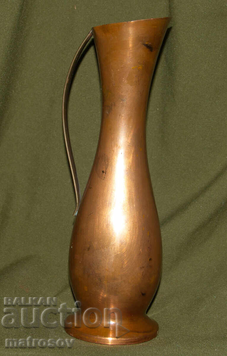 Cana / vază solidă din cupru, lucrată manual cu preț 200.00 BGN | € 102.26