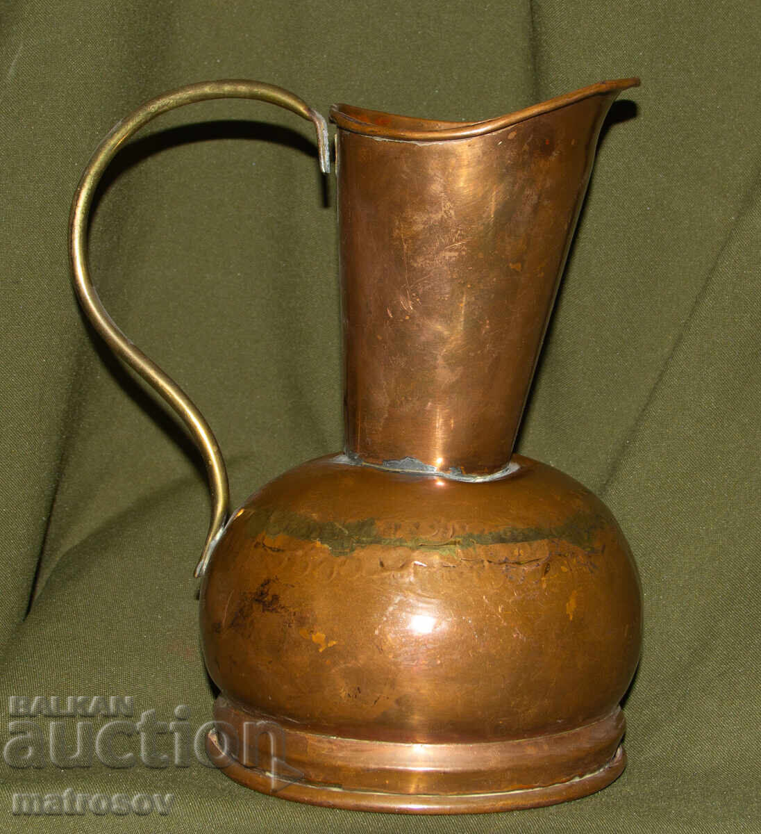 Veche cană solidă de cupru, lucrată manual cu preț 220.00 BGN | € 112.48