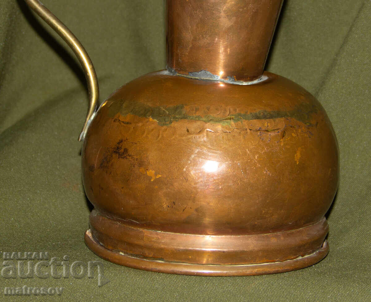 Licitație Veche cană solidă de cupru, lucrată manual