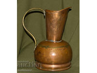 Veche cană solidă de cupru, lucrată manual