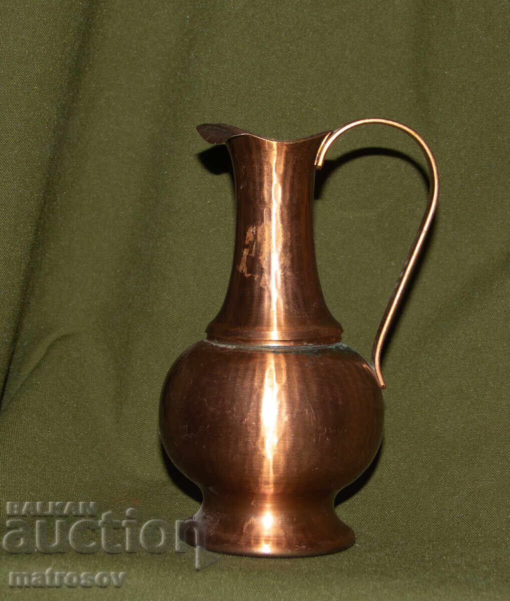 Veche cană solidă de cupru, lucrată manual cu preț 150.00 BGN | € 76.69