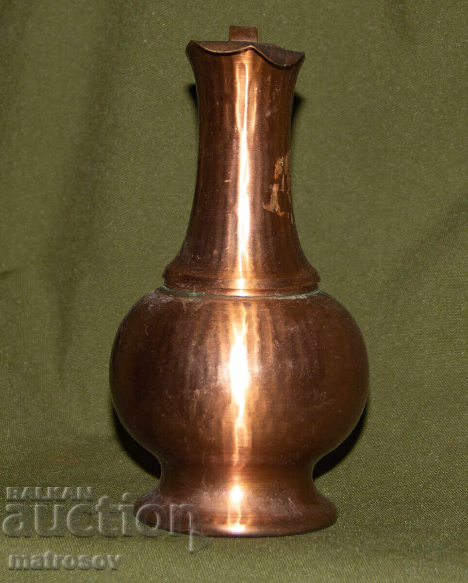 Licitație Veche cană solidă de cupru, lucrată manual