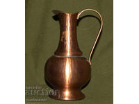 Veche cană solidă de cupru, lucrată manual