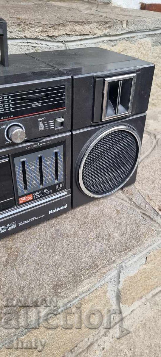 Παράδοση Ένα παλιό κασετόφωνο Παράδοση Ένα παλιό κασετόφωνο