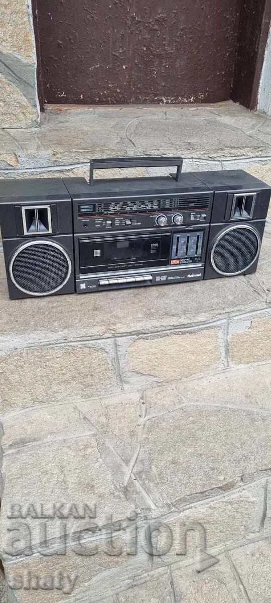 Ένα παλιό κασετόφωνο Ένα παλιό κασετόφωνο