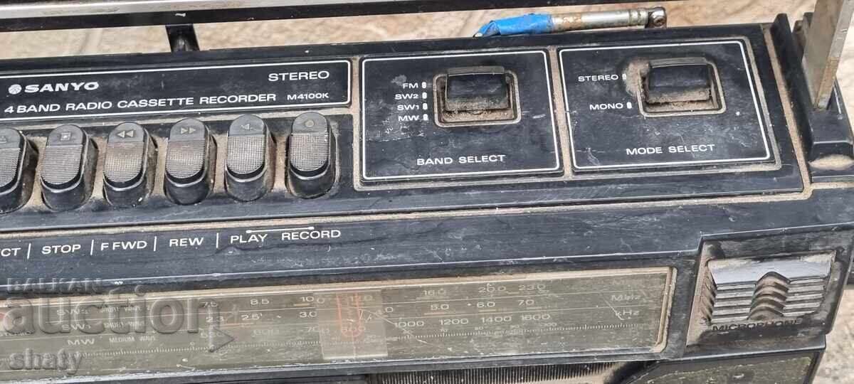 Παράδοση Παλιό κασετόφωνο. Sanyo Παράδοση Παλιό κασετόφωνο. Sanyo