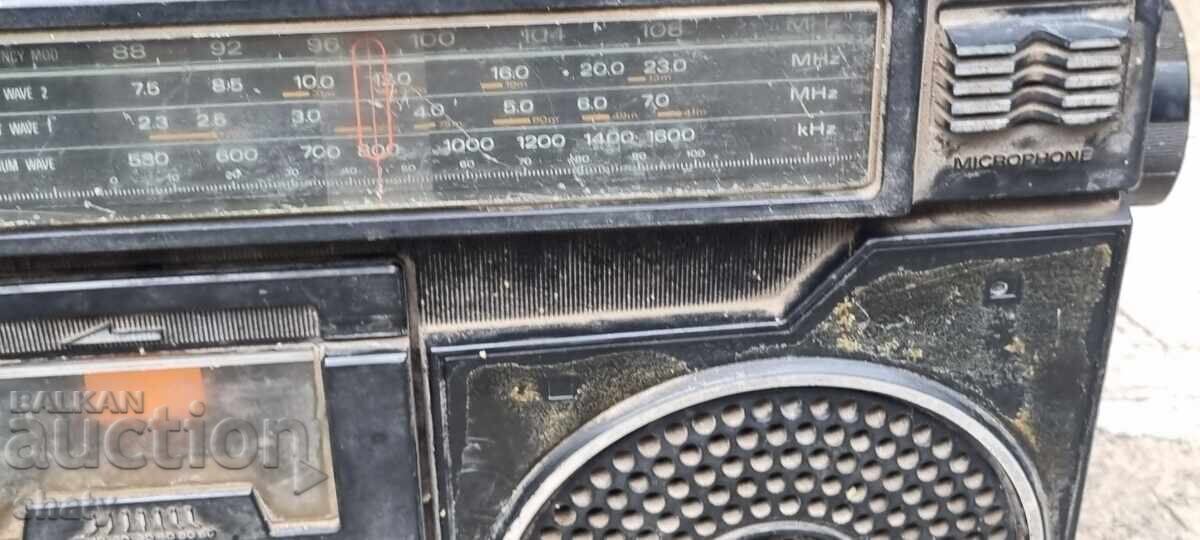 Παλιό κασετόφωνο. Sanyo - 6 Παλιό κασετόφωνο. Sanyo - 6