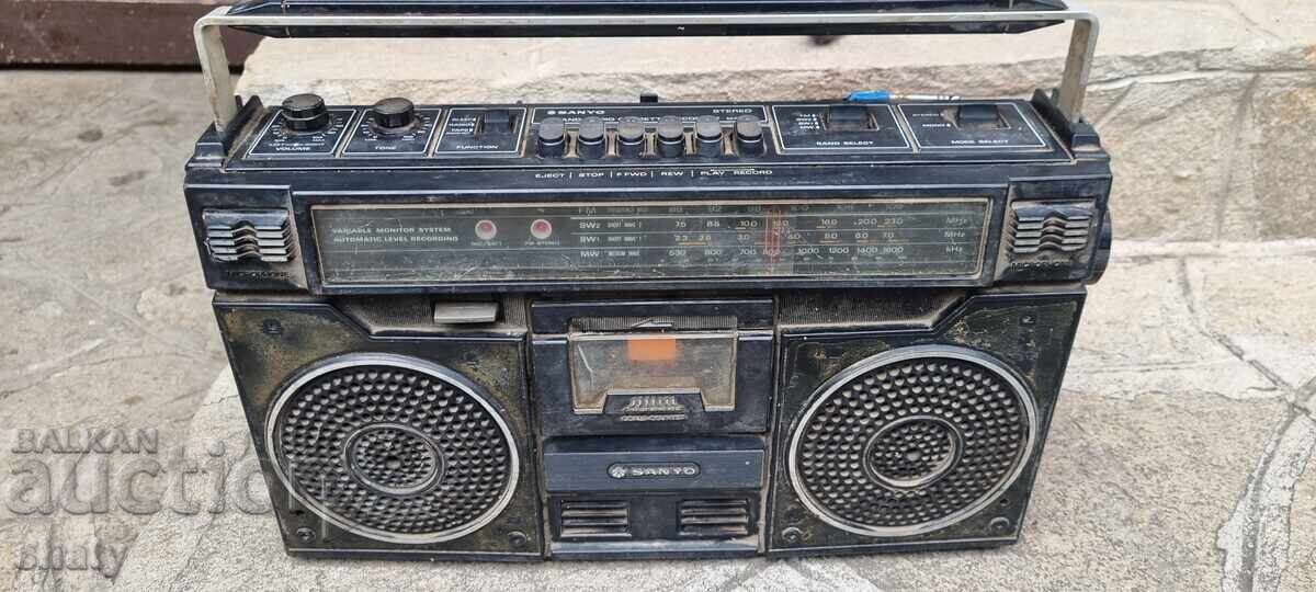 Παλιό κασετόφωνο. Sanyo Παλιό κασετόφωνο. Sanyo