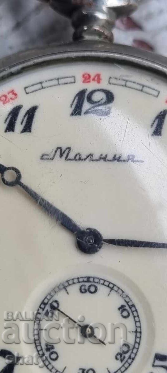 Ceas Fulger cu lupi. cu preț 80.00 BGN | € 40.90