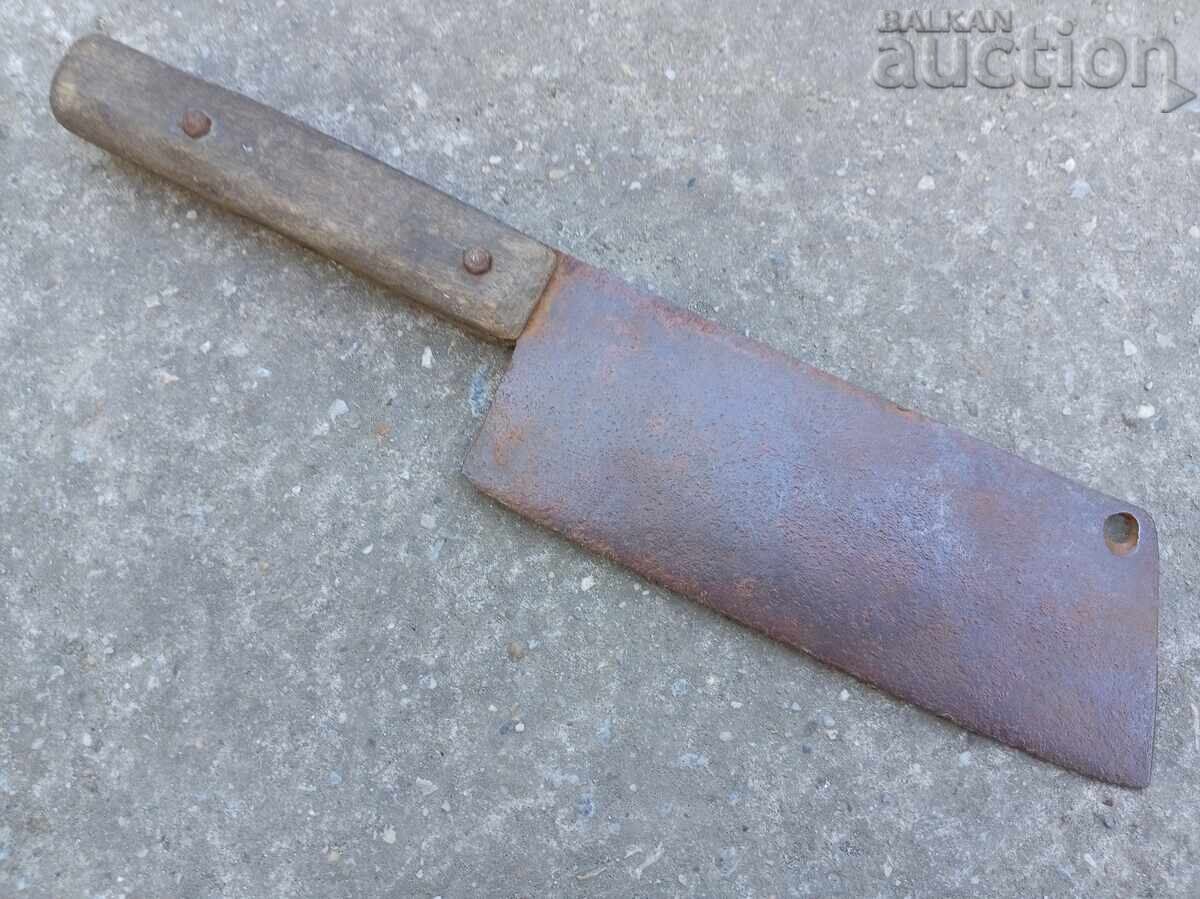 Cuțit de fier forjat vechi cu preț 27.00 BGN | € 13.80