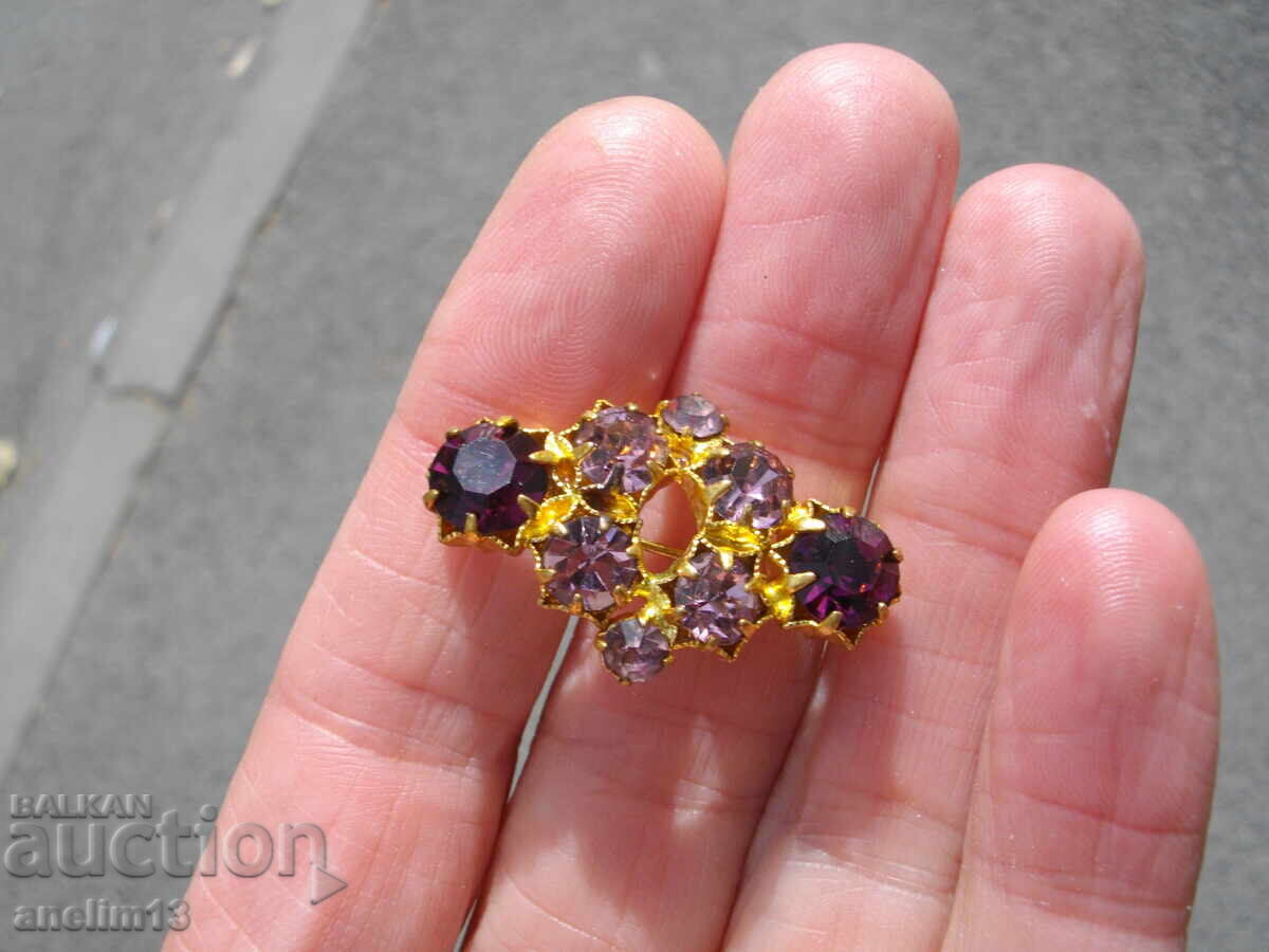 O broșă veche aurită cu preț 25.00 BGN | € 12.78