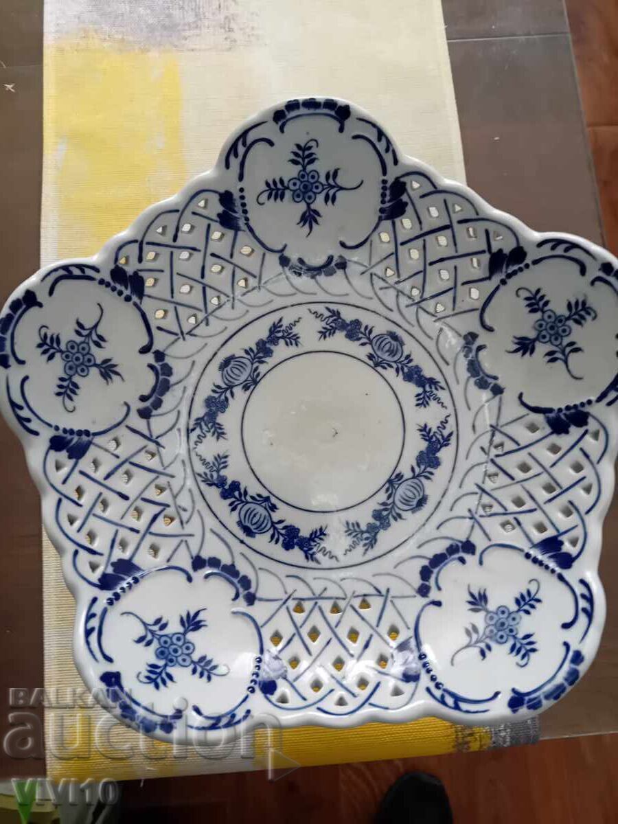 Fructieră din porțelan Meissen cu preț 360.00 BGN | € 184.07