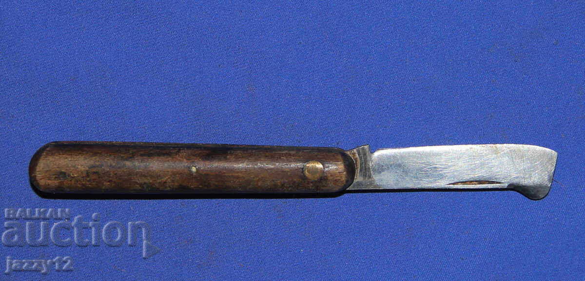 Доставка на Стар земеделски джобен нож дървена дръжка